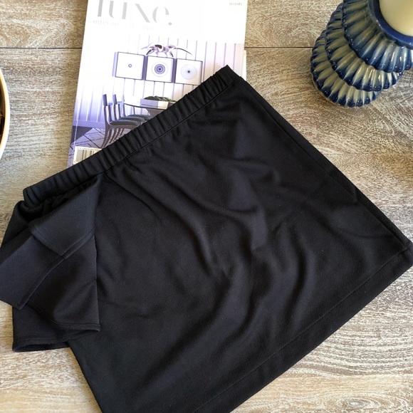 Hinge Ruffle Miniskirt - Picture 3 of 7